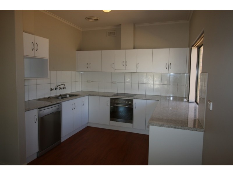 8 Wodonga Ave, Loxton SA 5333