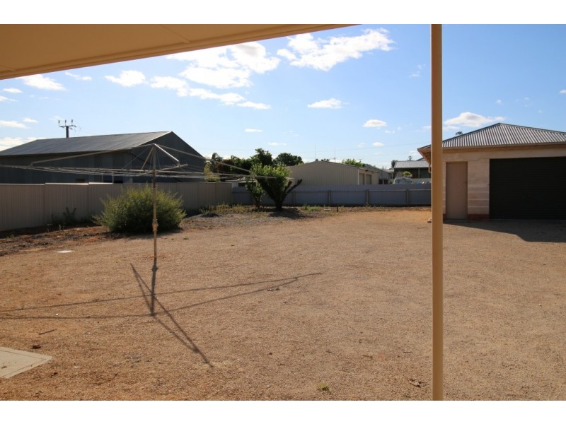 8 Wodonga Ave, Loxton SA 5333