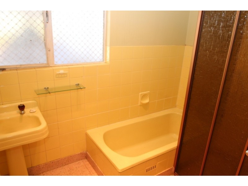 8 Cornwall Street, Berri SA 5343