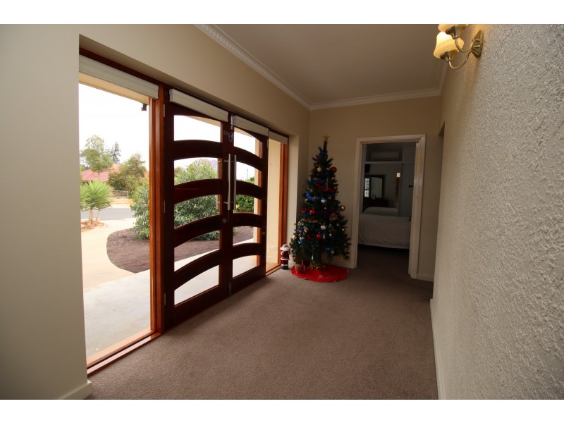 6 McMillan Street, Loxton SA 5333