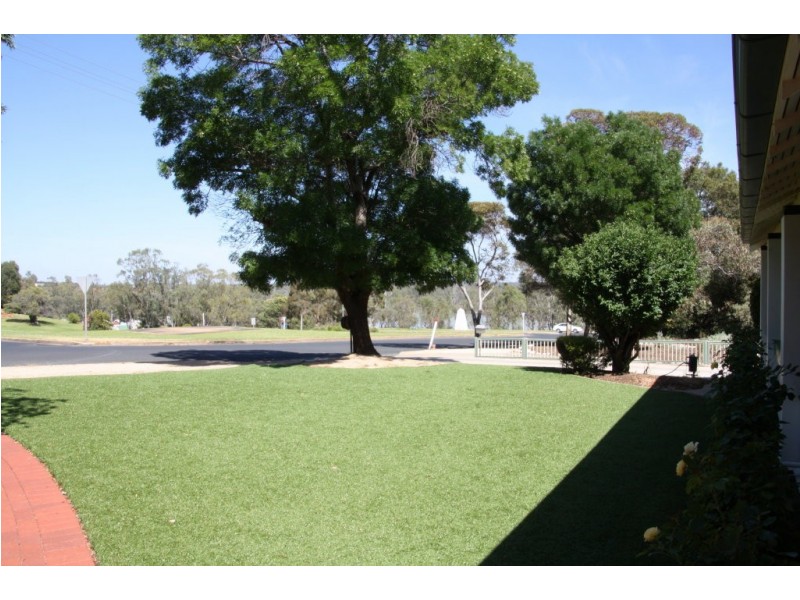 64 East Terrace, Loxton SA 5333