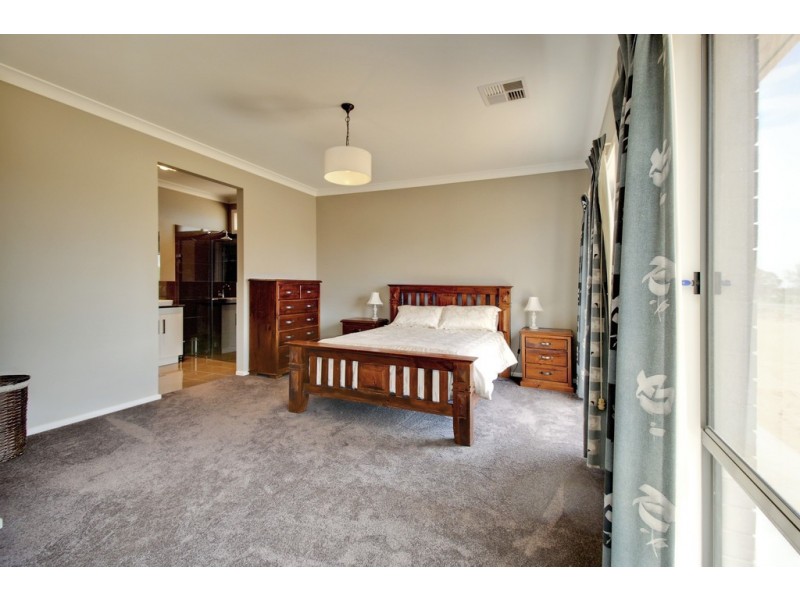 90 Gurney Road, Loxton SA 5333