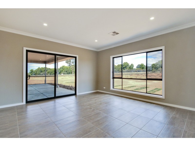 90 Gurney Road, Loxton SA 5333