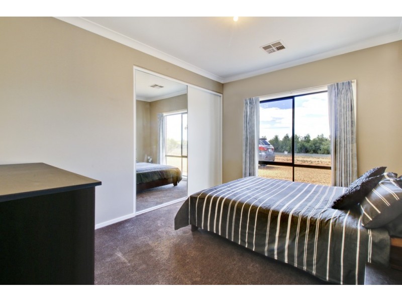 90 Gurney Road, Loxton SA 5333
