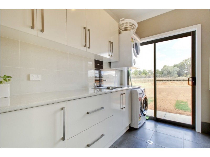 90 Gurney Road, Loxton SA 5333