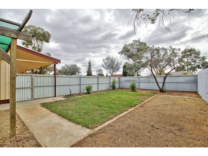10 Barker Street, Loxton SA 5333