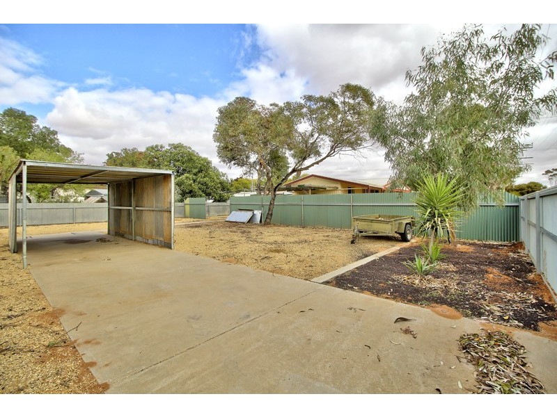 10 Barker Street, Loxton SA 5333