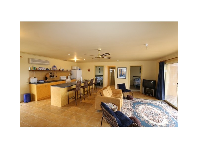 24 Helbig Drive, Blanchetown SA 5357