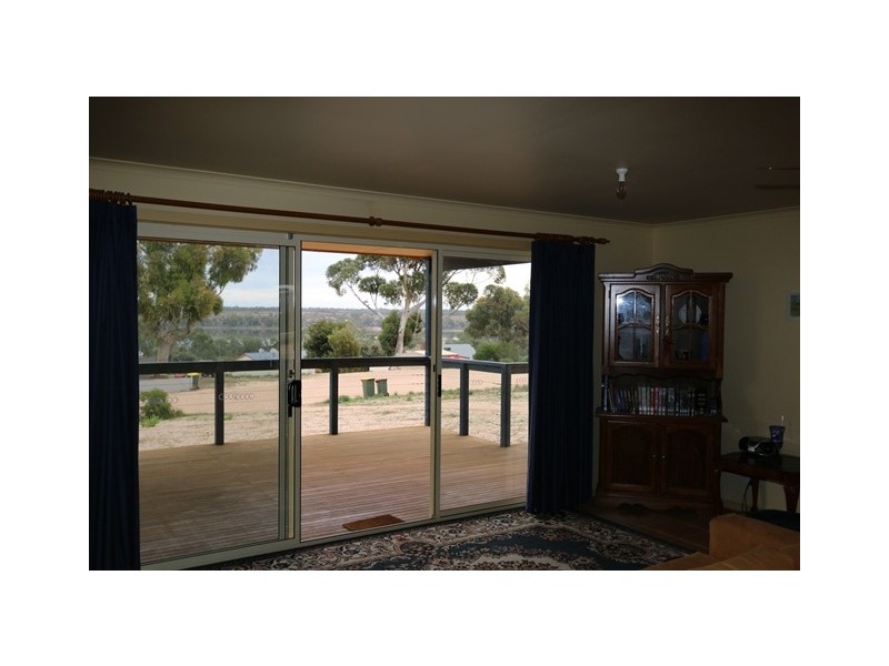 24 Helbig Drive, Blanchetown SA 5357
