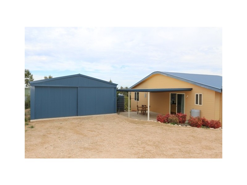 24 Helbig Drive, Blanchetown SA 5357