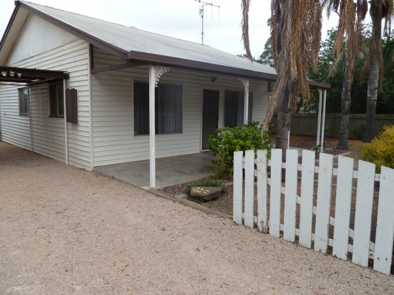 61 Tenth St, Renmark SA 5341