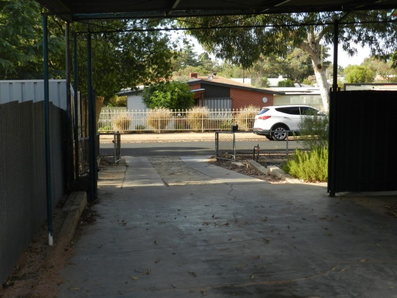 13 Roberts Street, Berri SA 5343