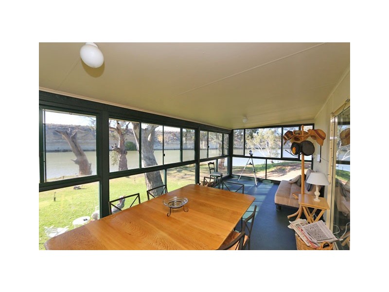 16 Pelican Point Road, Morgan SA 5320