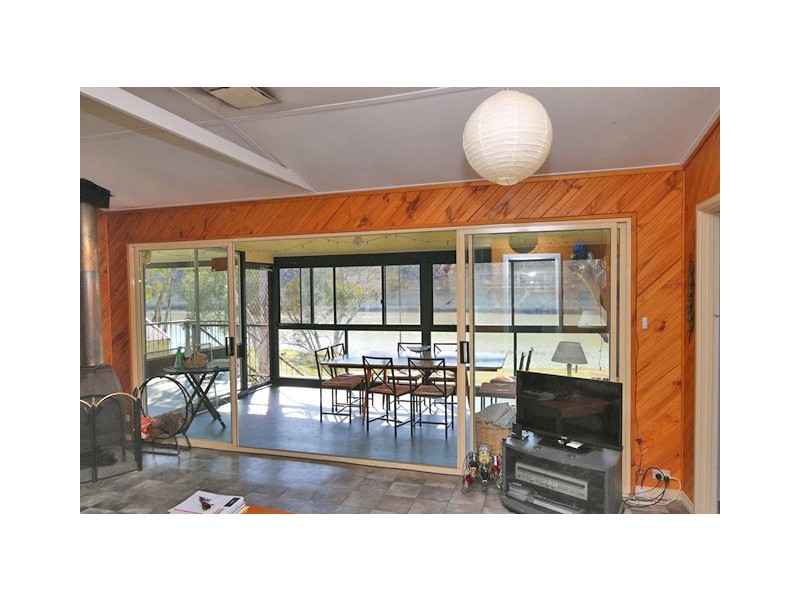 16 Pelican Point Road, Morgan SA 5320