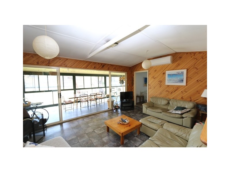 16 Pelican Point Road, Morgan SA 5320