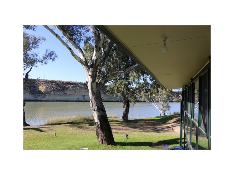 16 Pelican Point Road, Morgan SA 5320