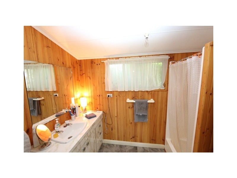 16 Pelican Point Road, Morgan SA 5320