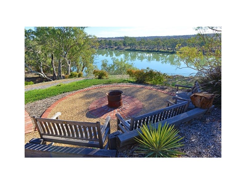 15499 Sturt Highway, Wigley Flat SA 5357
