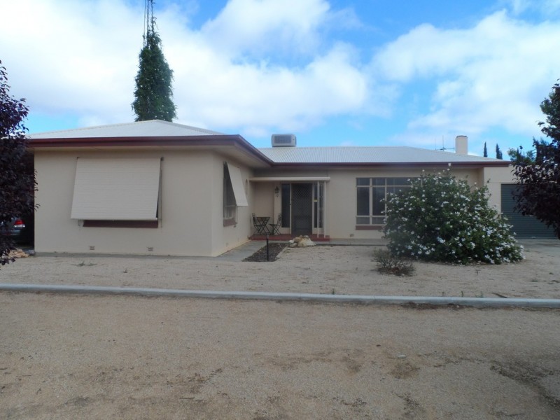 12 First Street, Loxton SA 5333