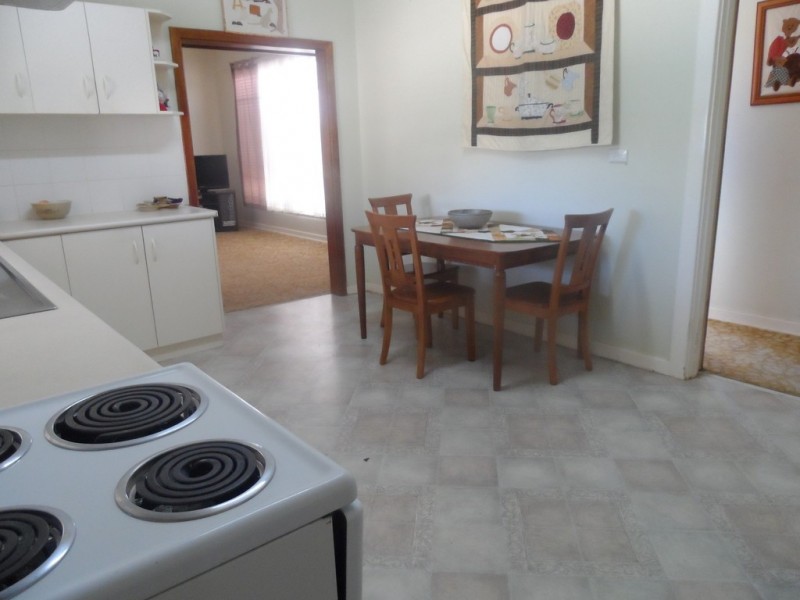12 First Street, Loxton SA 5333