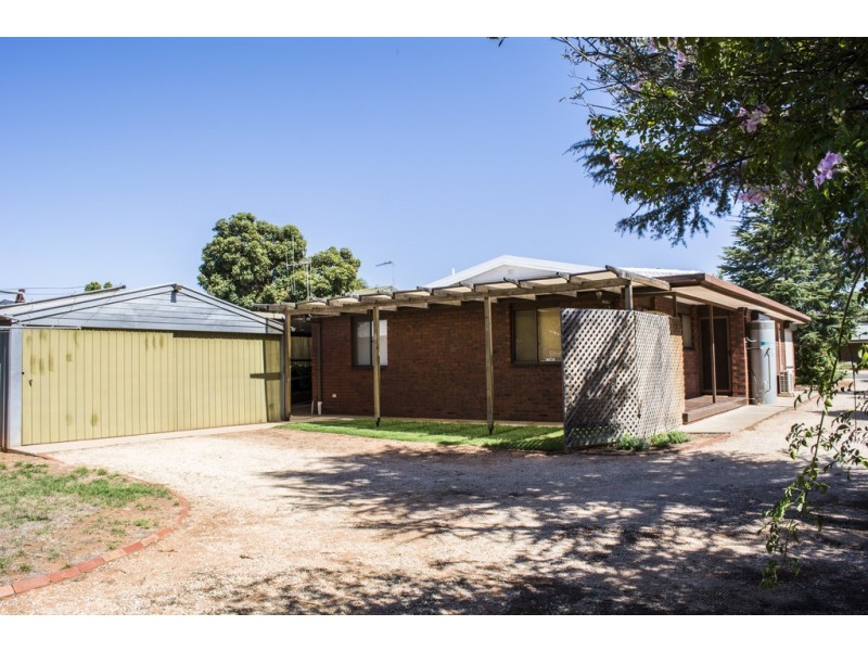 18 Westbrook Avenue, Loxton SA 5333