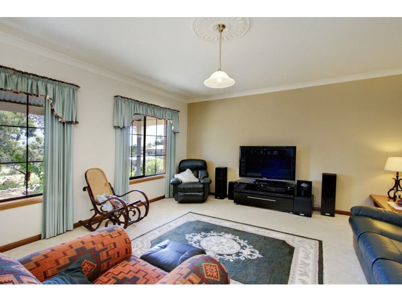 23 Hilltop Drive, Loxton SA 5333