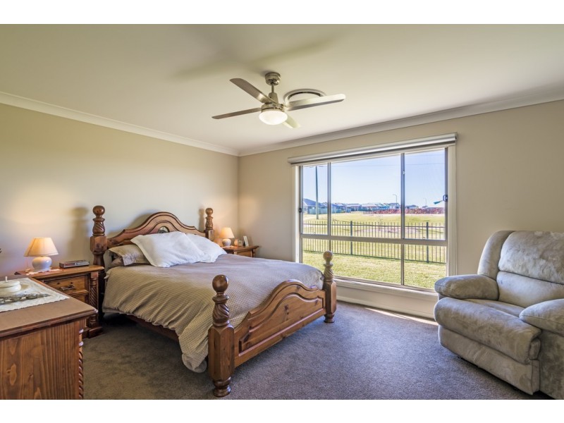 32 SOUTHLAKES PARADE, Dubbo NSW 2830