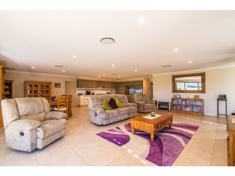 32 SOUTHLAKES PARADE, Dubbo NSW 2830