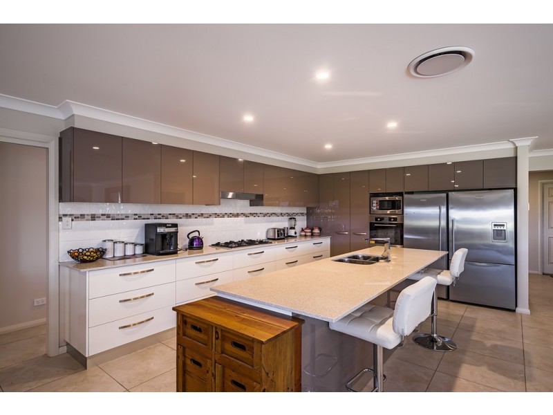 32 SOUTHLAKES PARADE, Dubbo NSW 2830