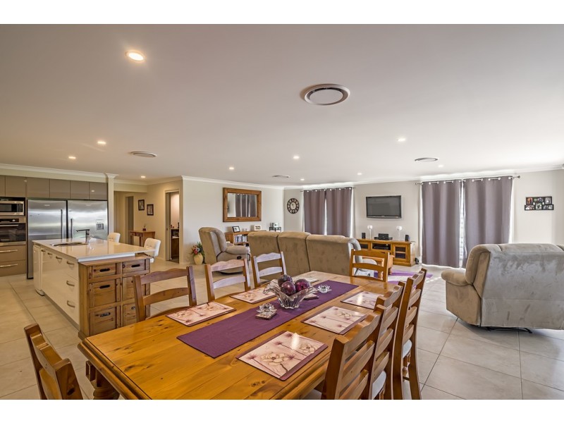 32 SOUTHLAKES PARADE, Dubbo NSW 2830