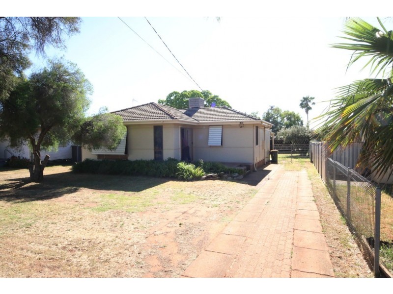 42 Alcheringa Street, Dubbo NSW 2830