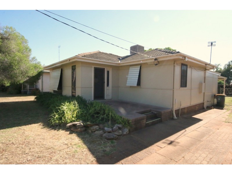 42 Alcheringa Street, Dubbo NSW 2830