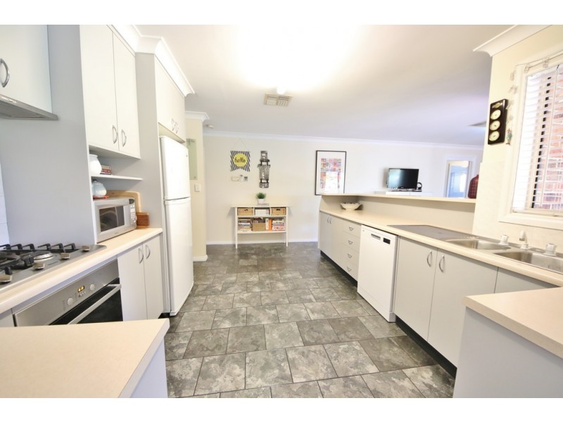 8 Swan Street, Dubbo NSW 2830