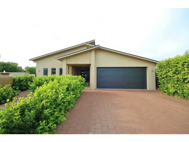 2 Lago Court, Dubbo NSW 2830