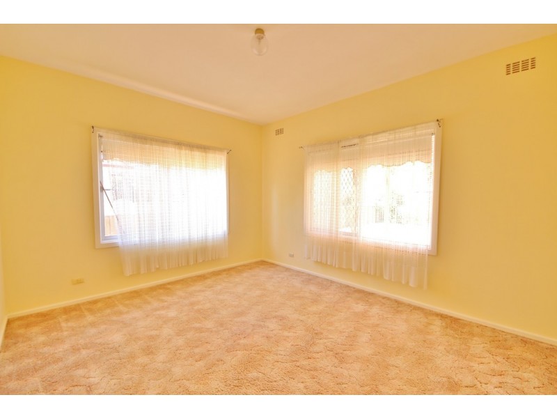 8 Gilbert Street, Dubbo NSW 2830