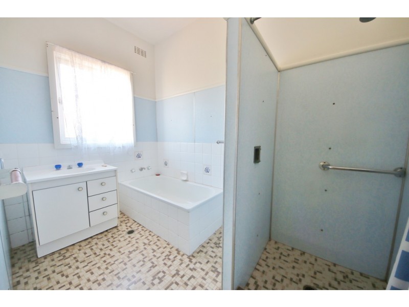 8 Gilbert Street, Dubbo NSW 2830