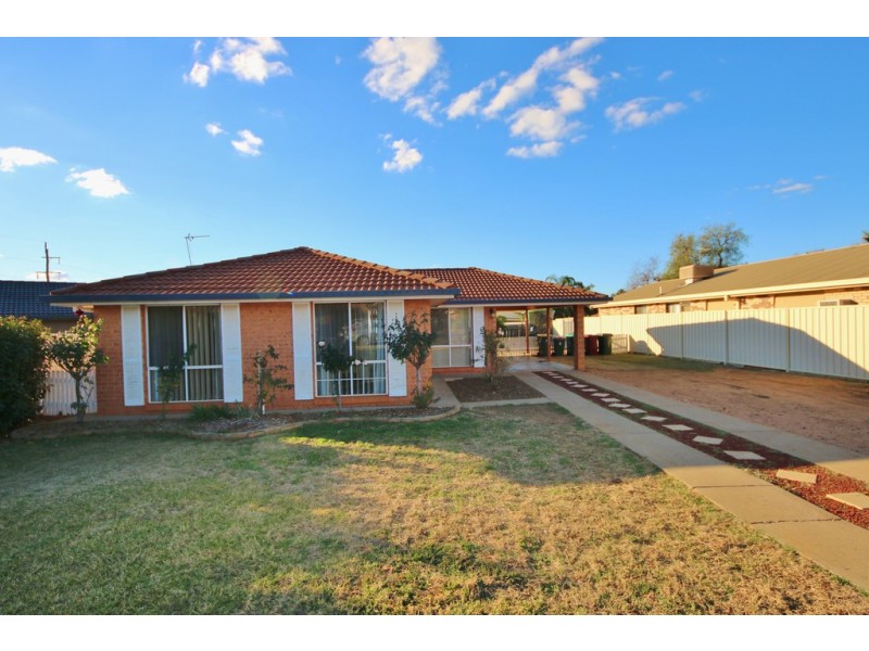 11 Flinders Close, Dubbo NSW 2830