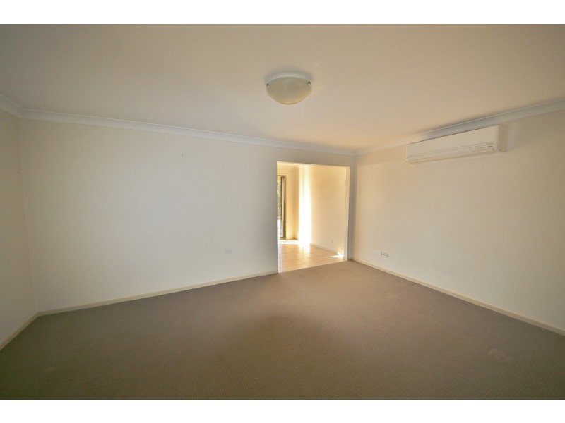 11 Flinders Close, Dubbo NSW 2830