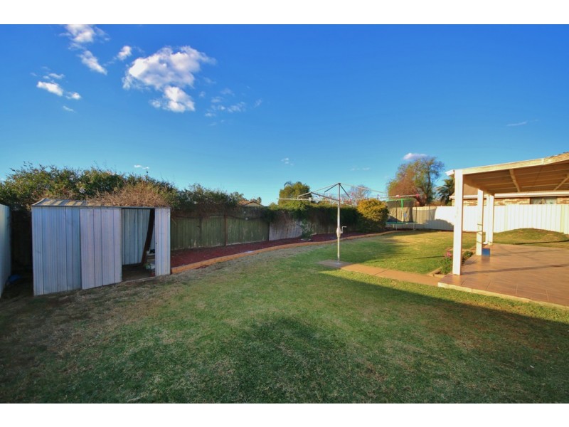 11 Flinders Close, Dubbo NSW 2830
