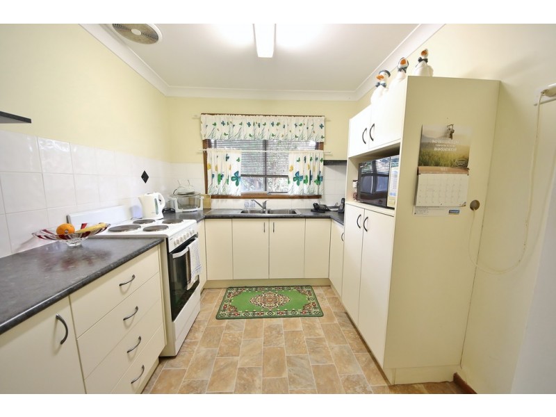 2(a) and 2(b) Rivergum Place, Dubbo NSW 2830