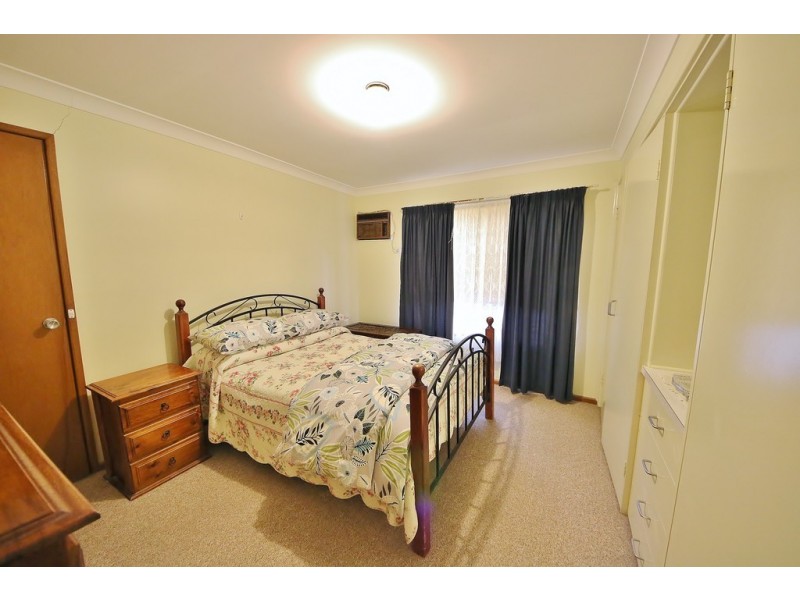 2(a) and 2(b) Rivergum Place, Dubbo NSW 2830