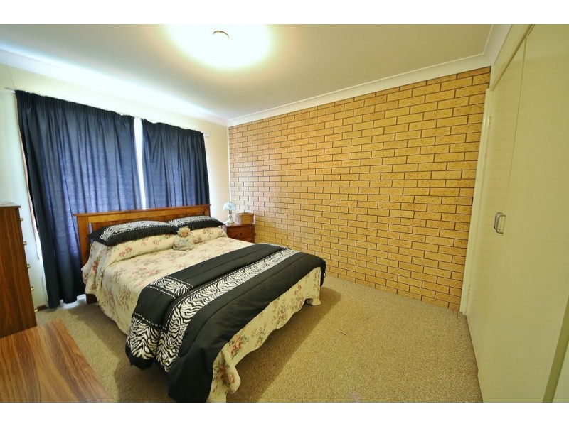 2(a) and 2(b) Rivergum Place, Dubbo NSW 2830