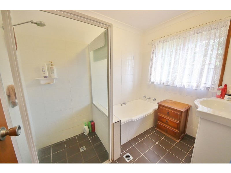 2(a) and 2(b) Rivergum Place, Dubbo NSW 2830