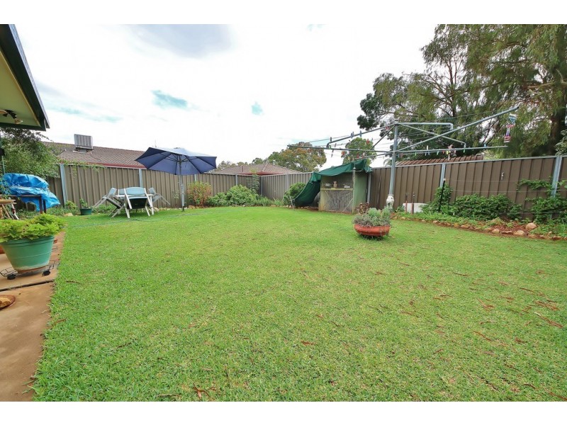 2(a) and 2(b) Rivergum Place, Dubbo NSW 2830