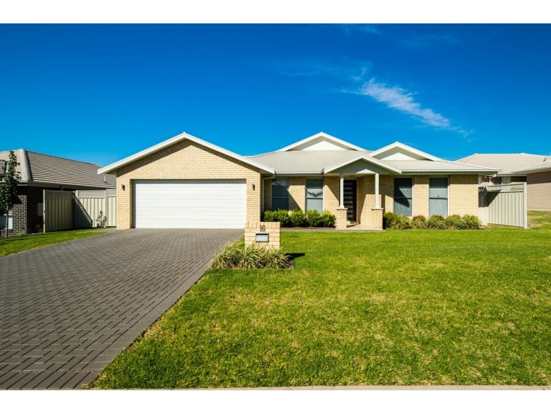 16 Ellenborough Avenue, Dubbo NSW 2830