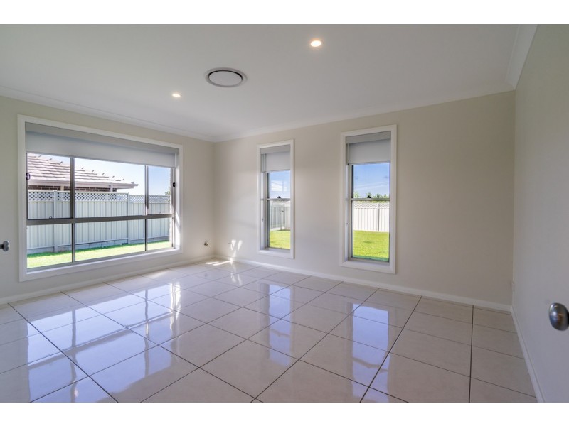 16 Ellenborough Avenue, Dubbo NSW 2830