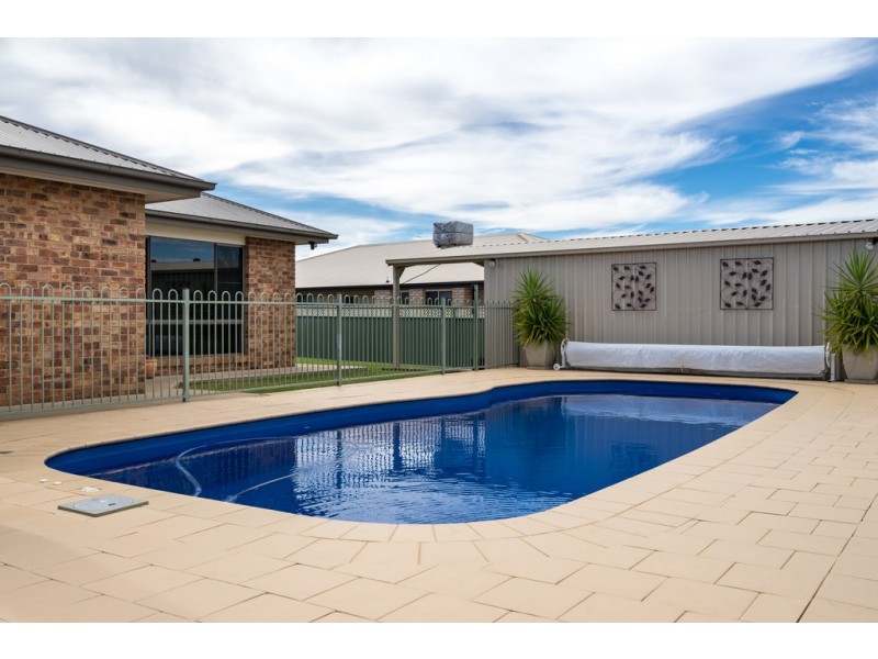 13 Ritz Place, Dubbo NSW 2830