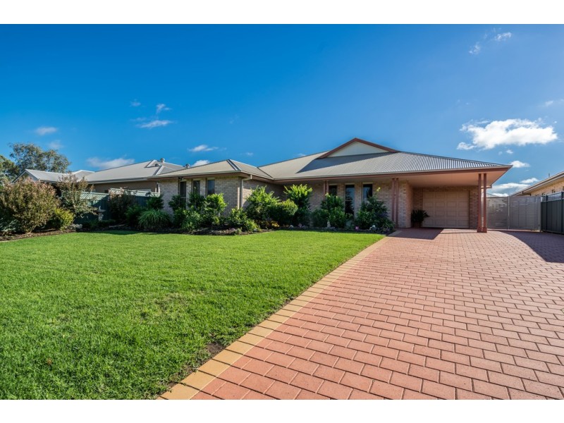 6 Azure Avenue, Dubbo NSW 2830