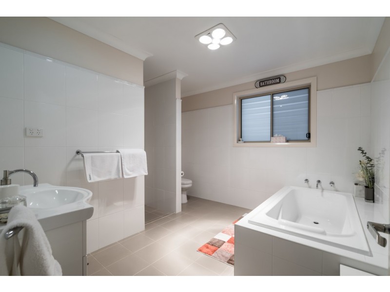 6 Azure Avenue, Dubbo NSW 2830