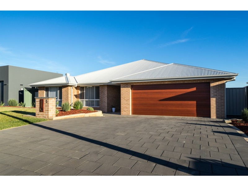 5 BROOK COURT, Dubbo NSW 2830
